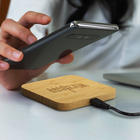 natura-bamboo-wireless-fast-charging-hub - Image 8